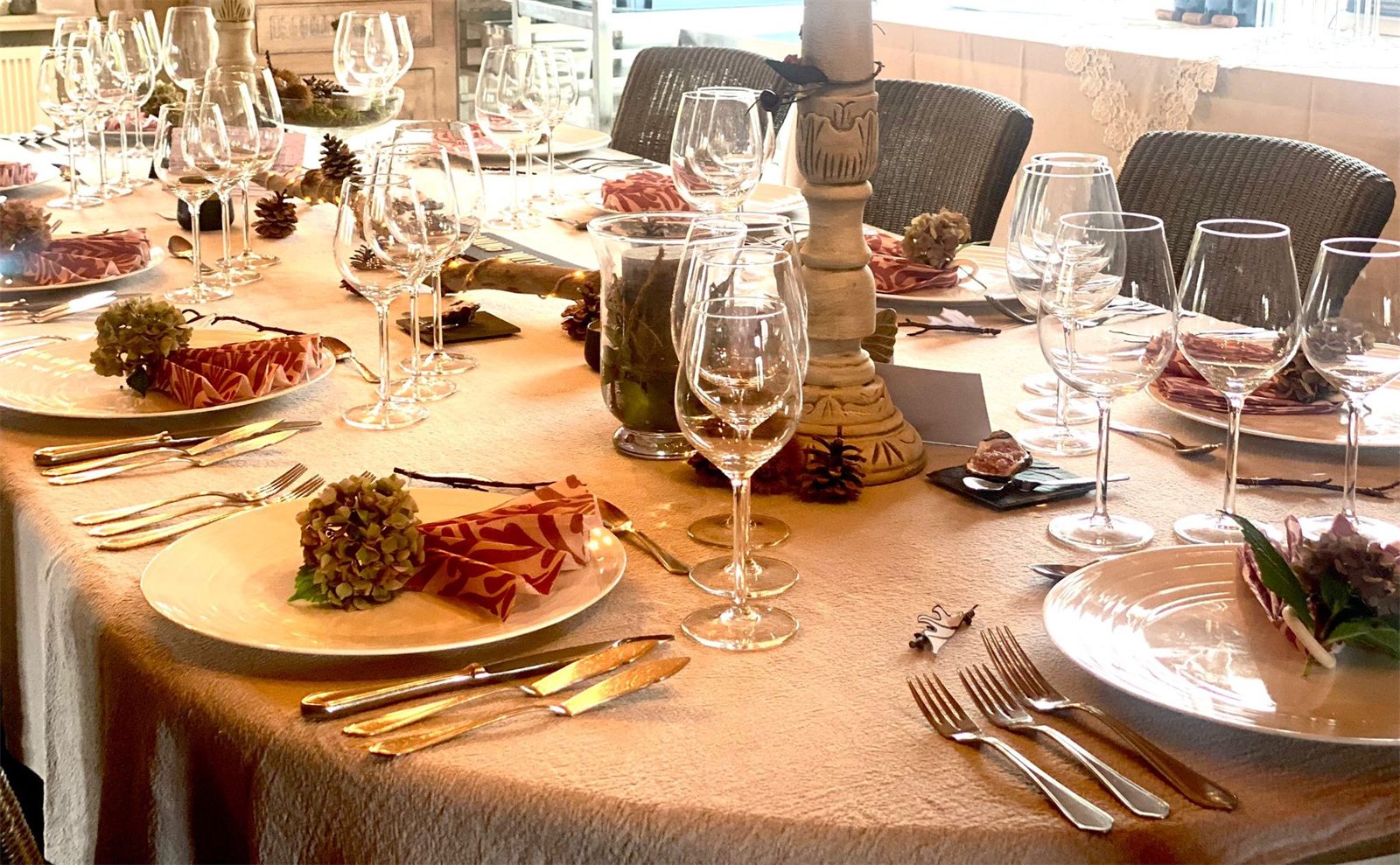 Gedekte tafel voor Dining With 10 bij Food@Home